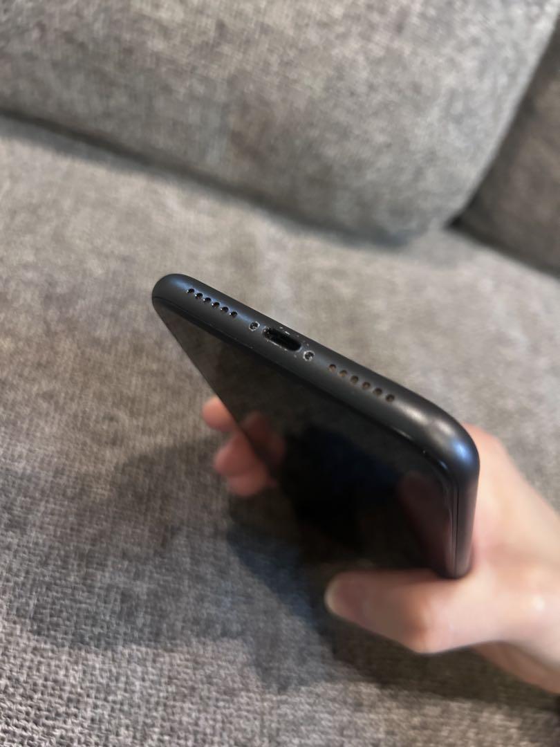 Apple iPhone 11 ブラック 本体　64GB