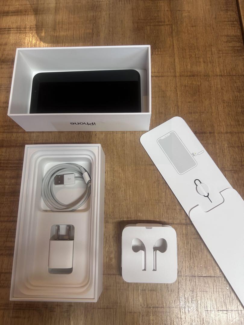 Apple iPhone 11 ブラック 本体　64GB