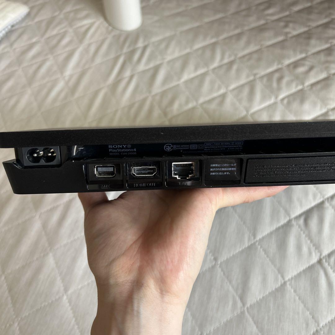 PlayStation 4 本体 赤いコントローラー付き