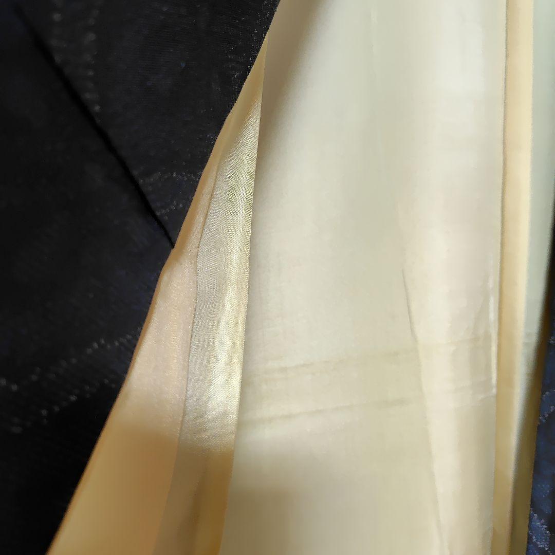 大島紬　着物　正絹　黒地に濃紺と赤の模様　美品 裄63身丈154