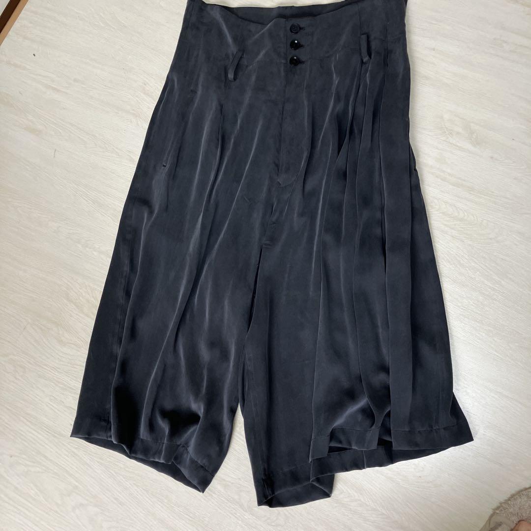 ヨージヤマモト　　 黒のプリーツキュロットパンツ
