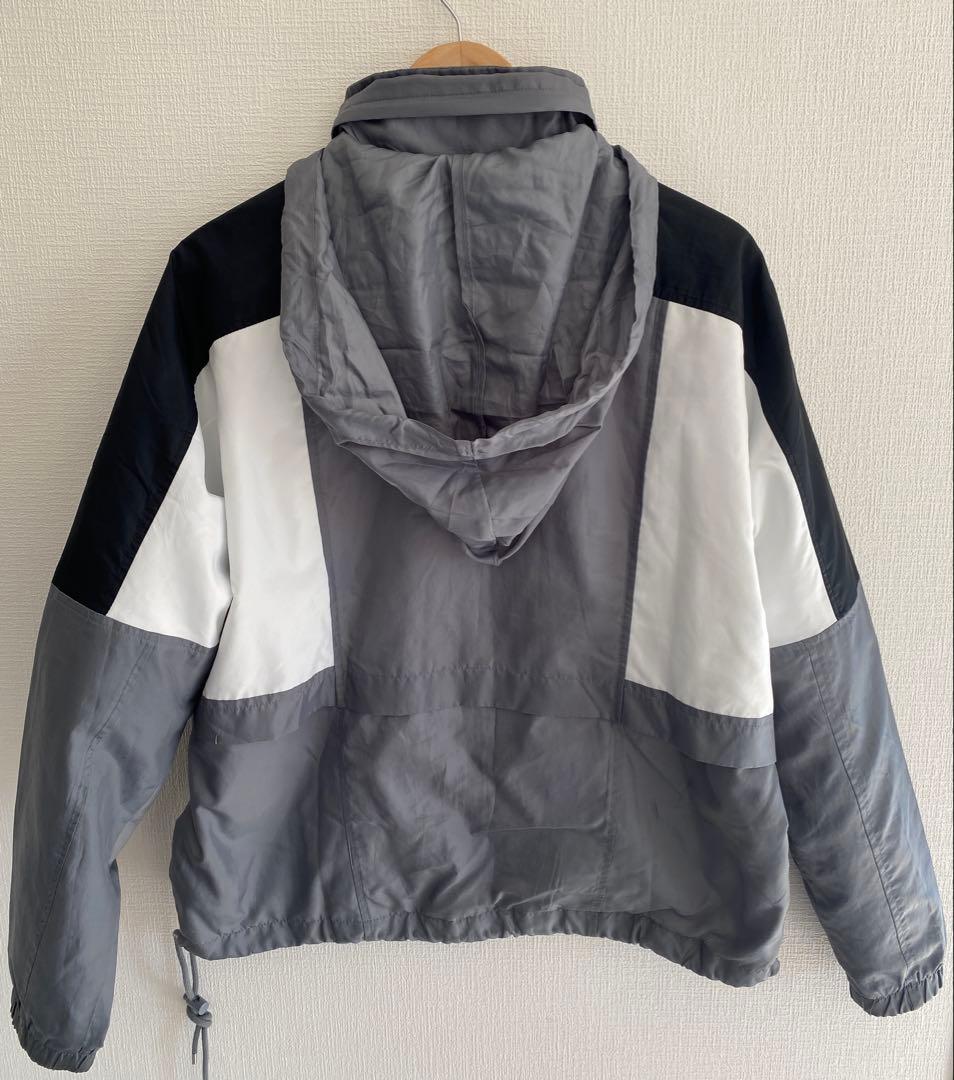 Nike ウィンドブレーカー フード付き グレー - メルカリ Nike ウィンドブレーカー フード付き グレー - メルカリ