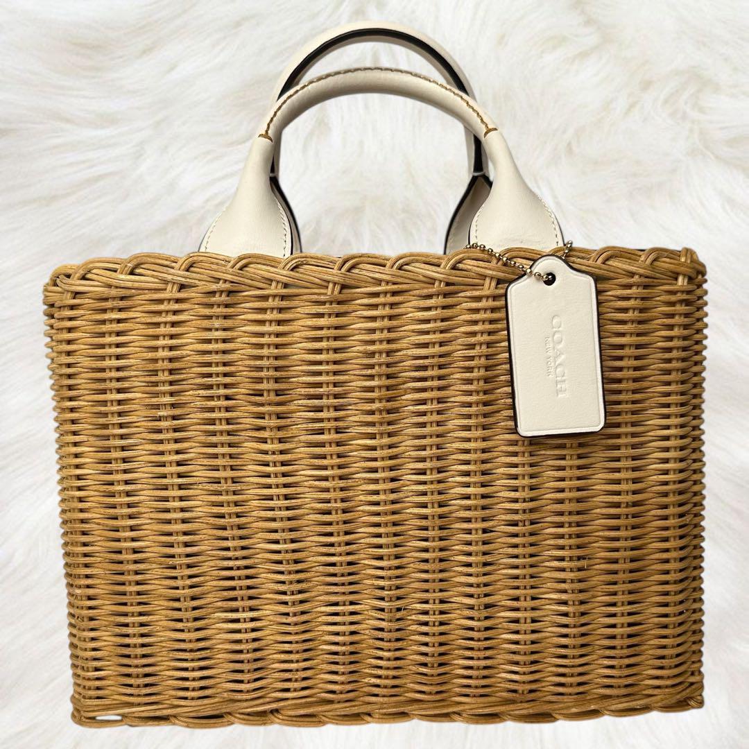 美品 コーチ カゴバッグ ショルダーバッグ 2way チャーム付き レザー 美品 コーチ カゴバッグ ショルダーバッグ 2way チャーム付き レザー