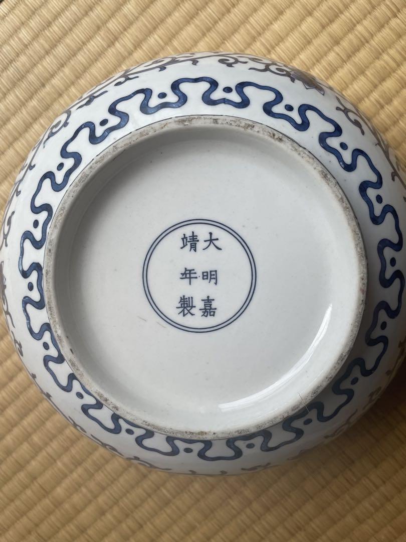 青い花模様の陶器ボウル 直径30センチ