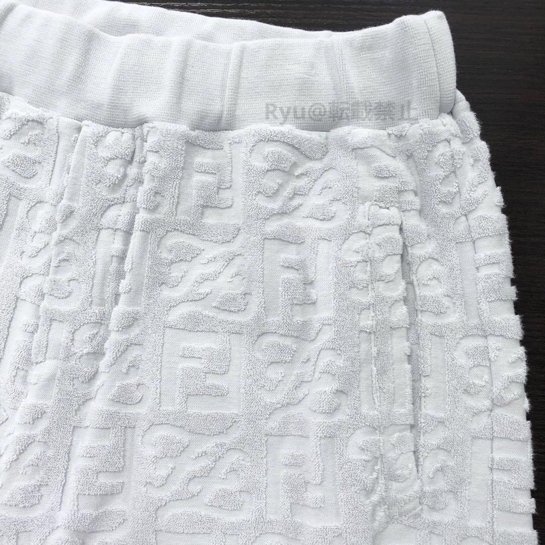 青