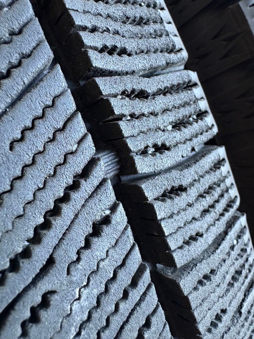 道内送料無料❗️205/55/16冬タイヤ☆ブリジストンVRX3バリ山 道内送料無料❗️205/55/16冬タイヤ☆ブリジストンVRX3バリ山