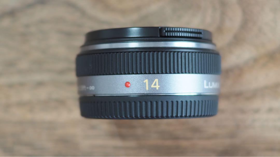 LUMIX 14mm F2.5 レンズ　パンケーキ　中古