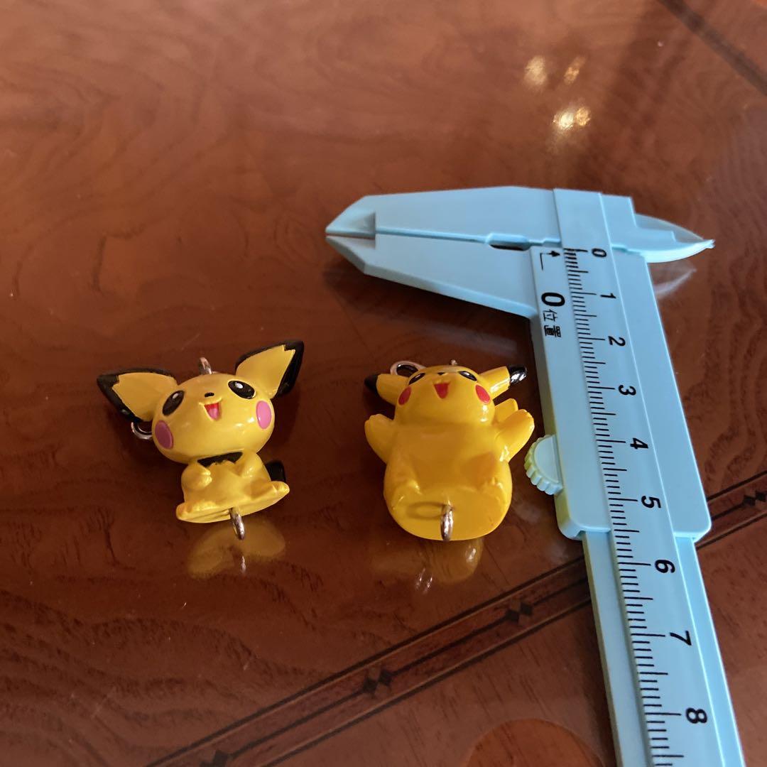 ポケモン　ピカチュウ 缶　チャーム　フィギュア セ～ル❕ ポケモンピカチュウ缶バッチ&メタルチャーム2個セット
