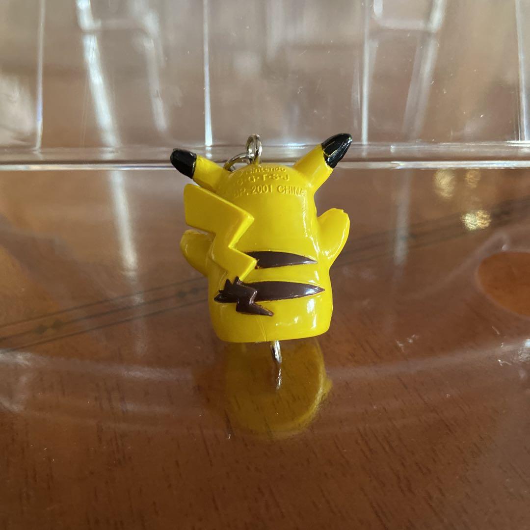 ポケモン　ピカチュウ 缶　チャーム　フィギュア セ～ル❕ ポケモンピカチュウ缶バッチ&メタルチャーム2個セット