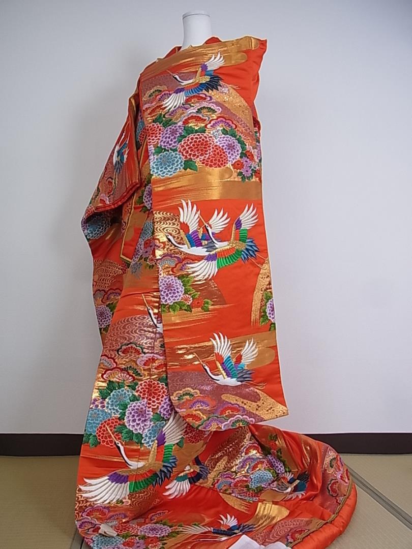 美しい孔雀刺繍の色打掛 絹製