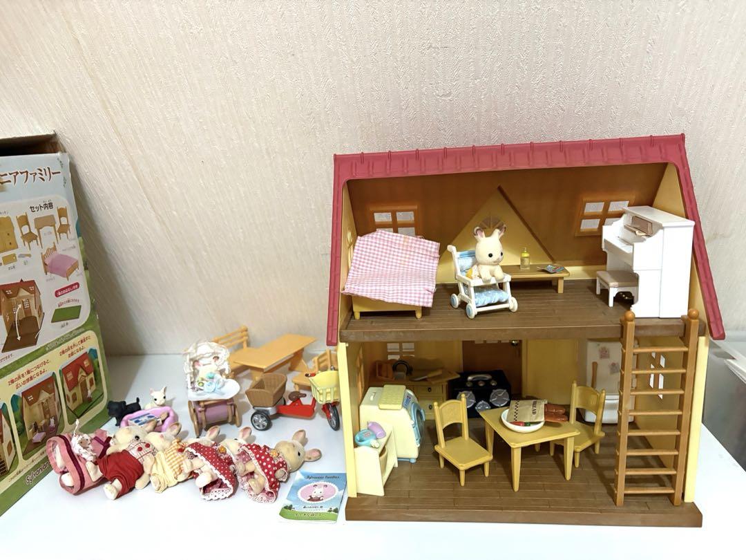 お値下げ中】シルバニアファミリー 赤屋根の家 家具＆人形8体+おまけ まとめ売り