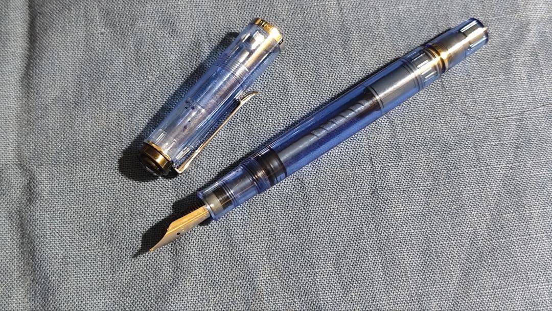 ブルー目立った傷や汚れなし