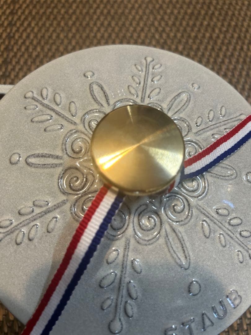 staub ストウブ 限定スノーフレーク 16センチ 正規品保証 staub ストウブ 限定スノーフレーク 16センチ 正規品保証