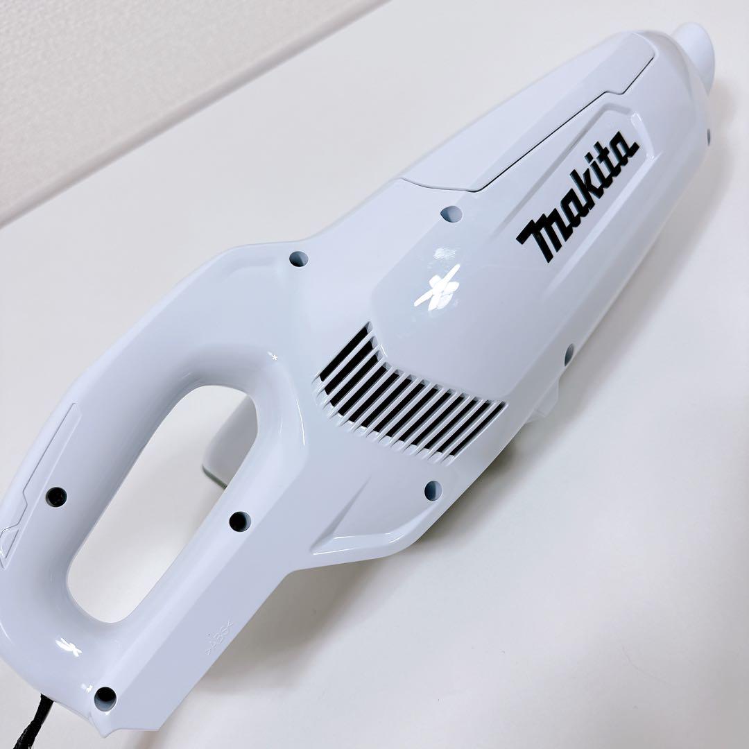 マキタ 10.8v充電式コードレス掃除機 紙パック式 CL107FD