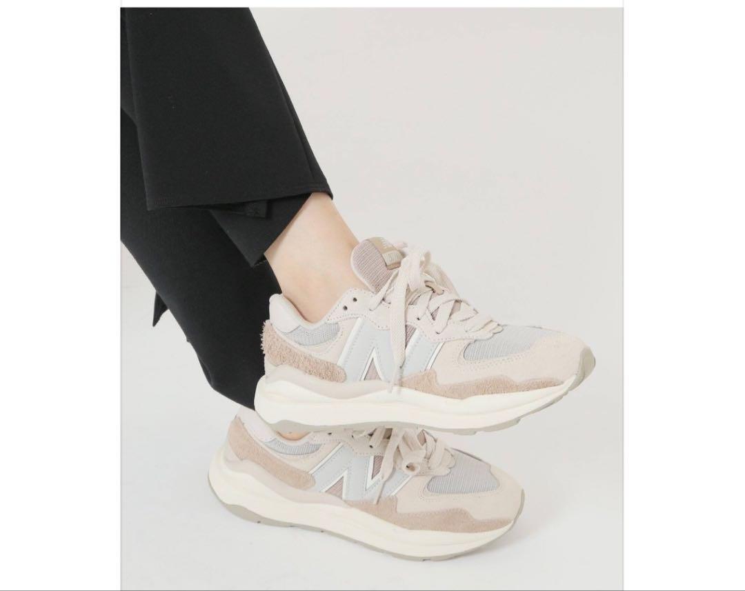 New Balance ベージュ グレー スニーカー