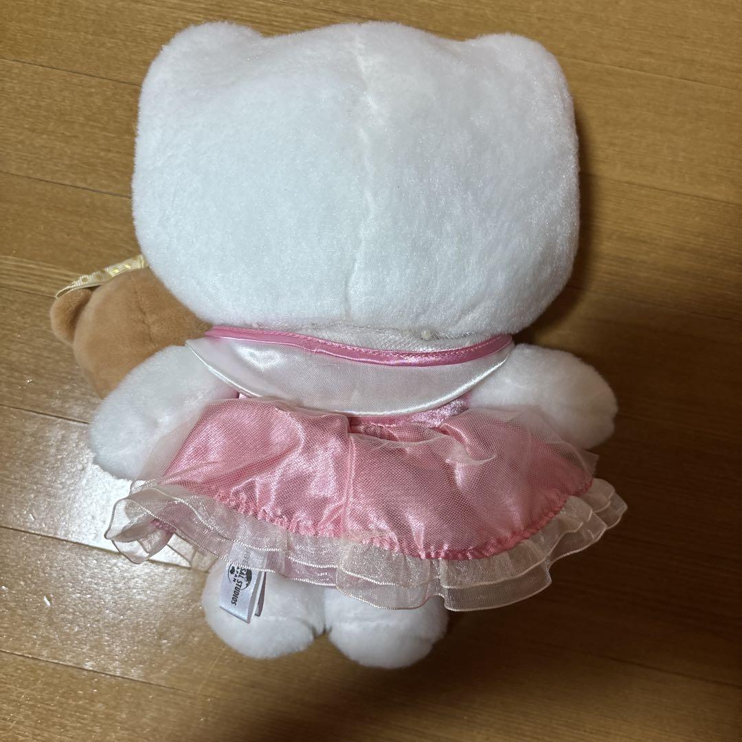 USJ限定　ハローキティ　パレード　ぬいぐるみ　姫　ドレス　レトロ USJ限定] ハローキティ ドレス付きぬいぐるみ - メルカリ