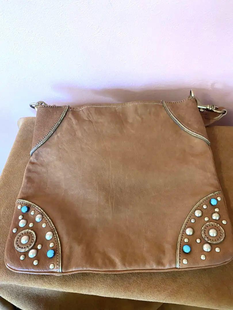 レアmiumiu ターコイズスタッズ ショルダーバッグ（ミュウ