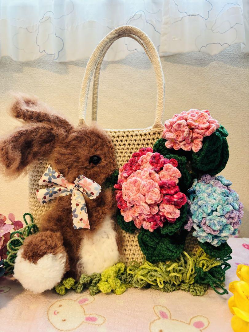 手編みトートバッグウサギとアジサイの 花　ハンドメイドバッグ