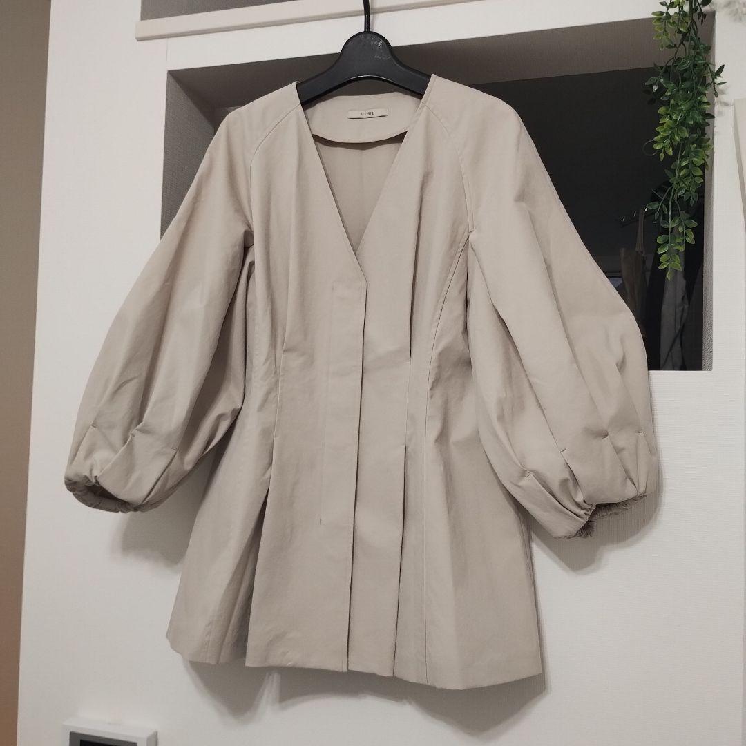 LE PHIL バルーンスリーブ ベージュシャツ