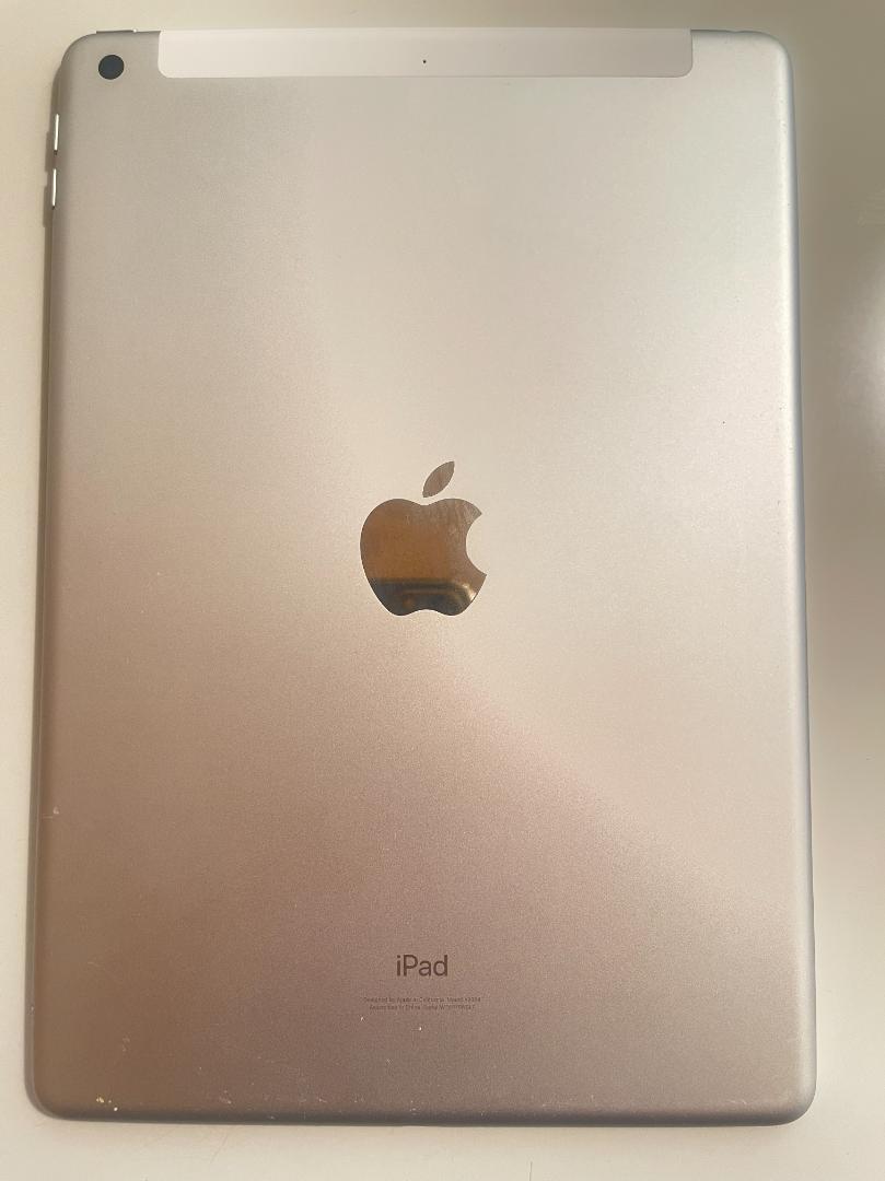 iPad第９世代10.2インチWi-Fi-cell６４GBバッテリー８６%212