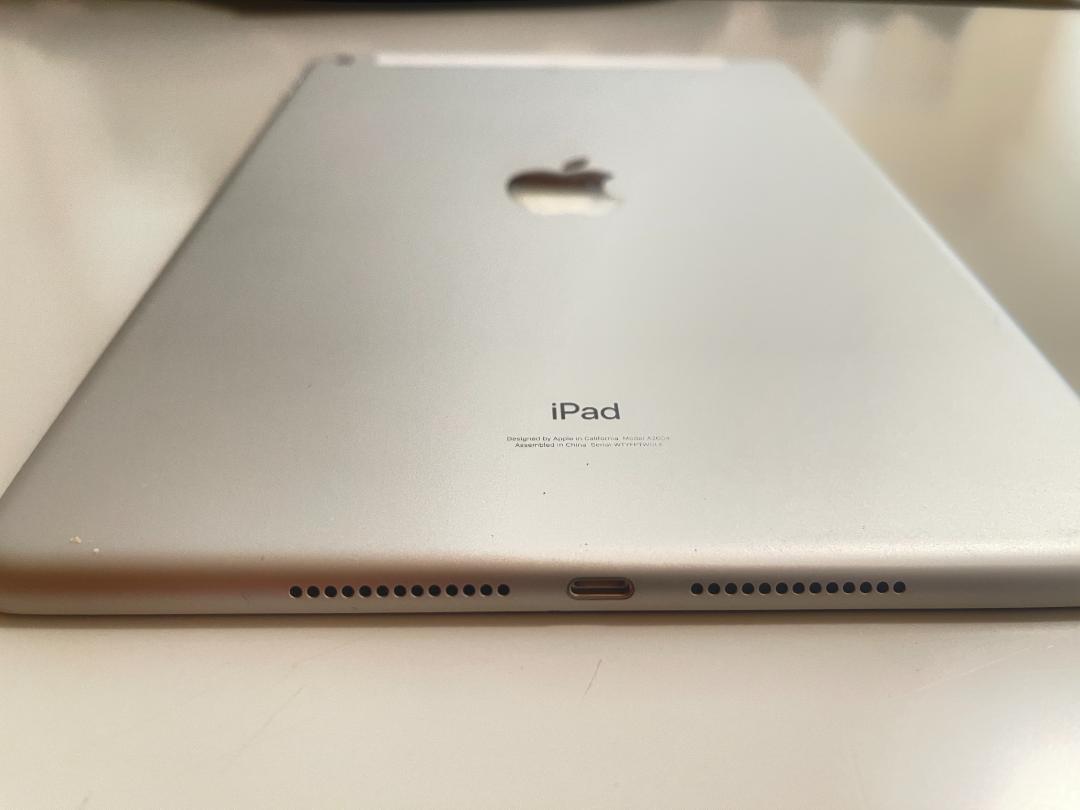 iPad第９世代10.2インチWi-Fi-cell６４GBバッテリー８６%212