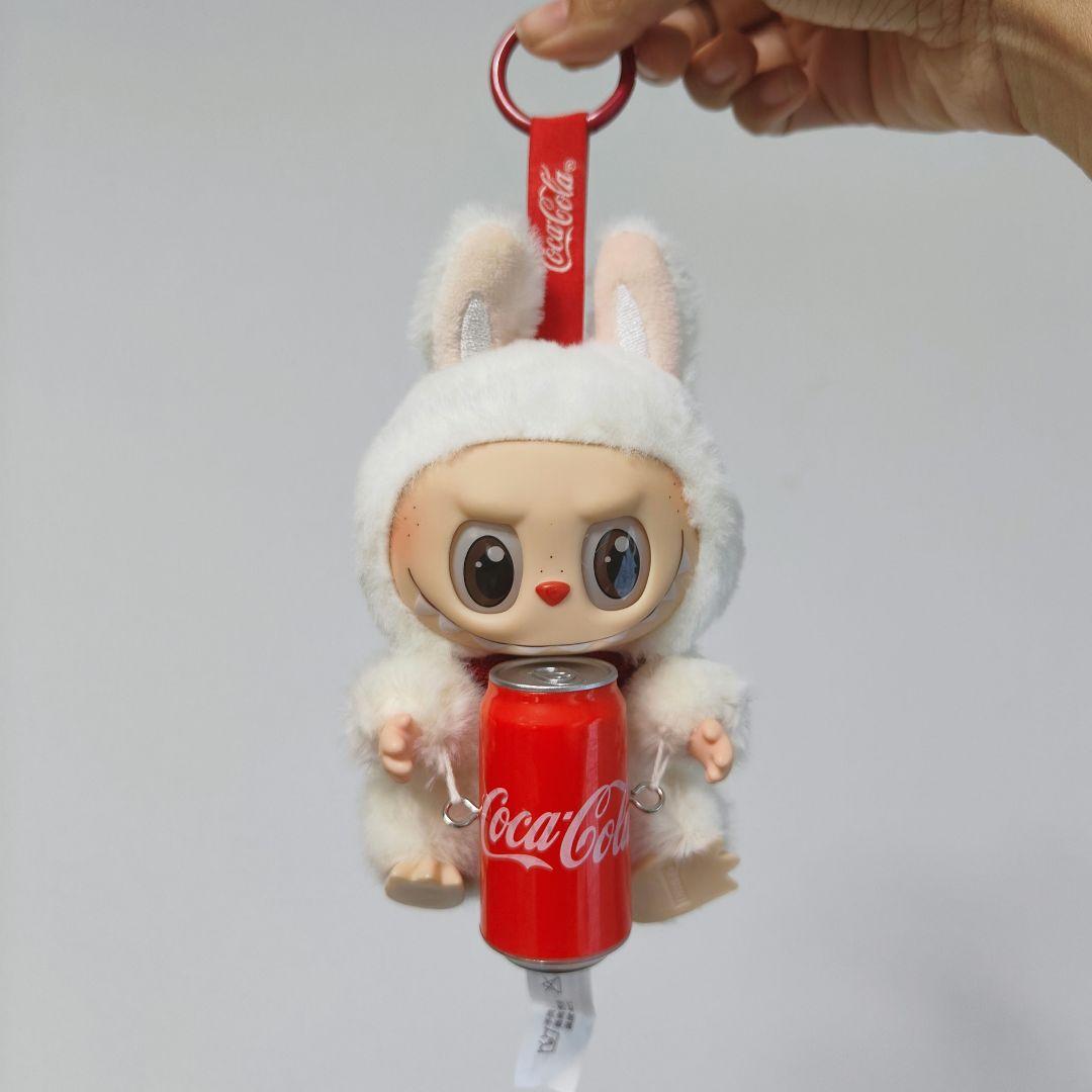 POPMART コカコーラ ぬいぐるみシリーズ ラブブ ラブブ コカ・コーラ シリーズ ぬいぐるみ POPMART - メルカリ