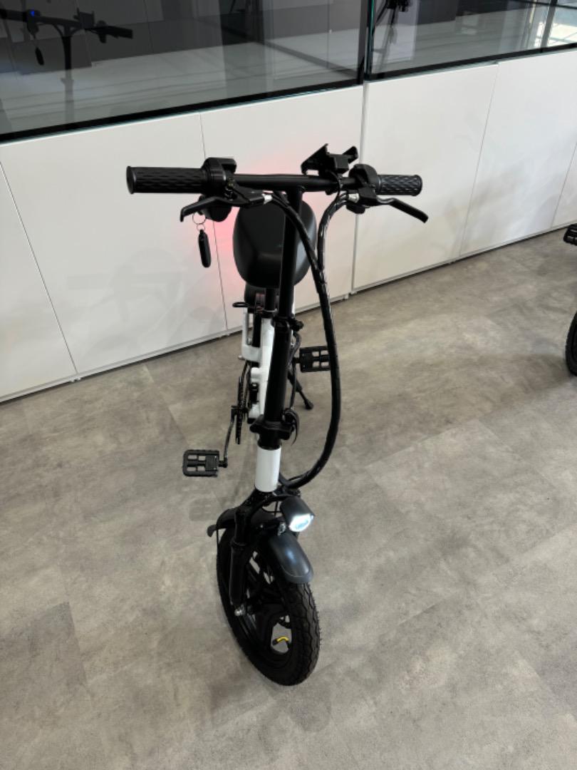 在庫わずか 新品 未走行車 電動アシスト 関西配達可能 電動