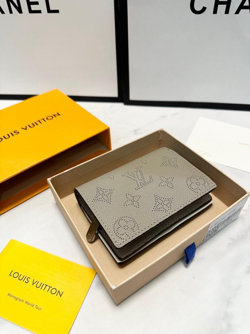 LOUIS VUITTON 二つ折り財布 グレー