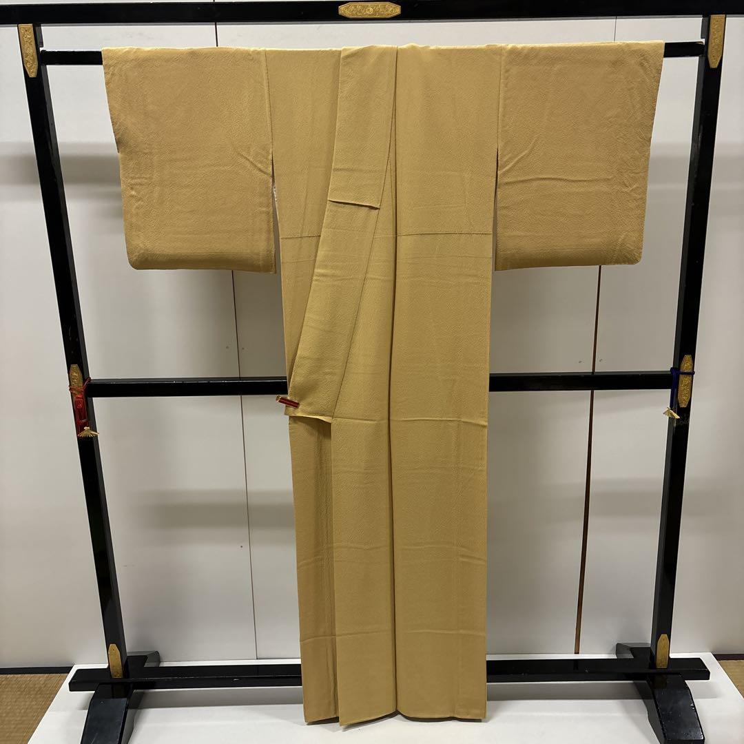 クラシック 裄66 色無地 縮緬 AK-4135 正絹 一つ紋 素敵な色味 辛子色 着物・浴衣