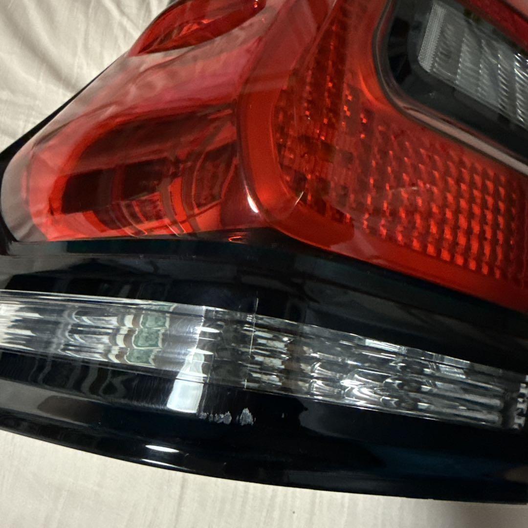 トヨタ ランドクルーザープラド 150プラド 後期純正テールランプTRJ150W
