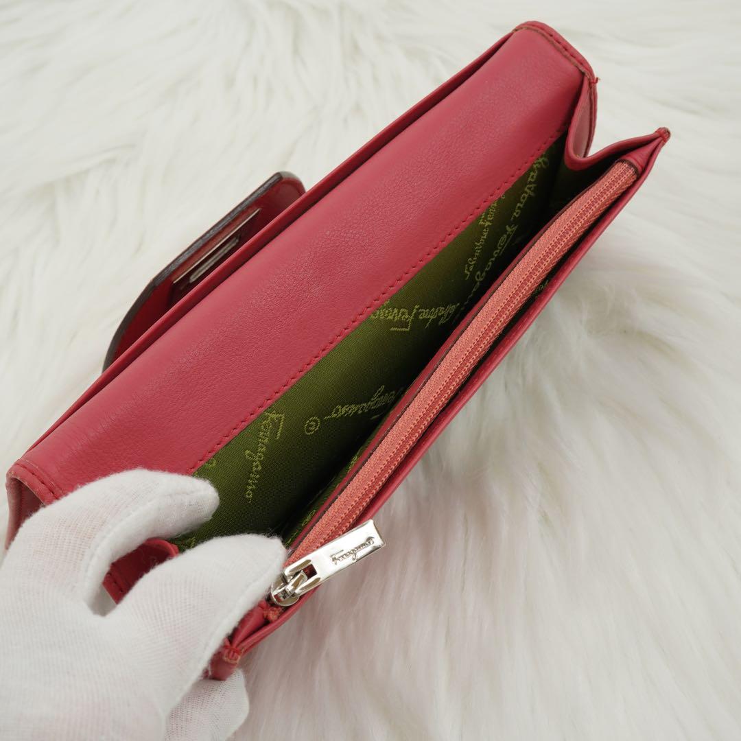 極美品　Salvatore Ferragamo 長財布　ガンチーニ　レッド