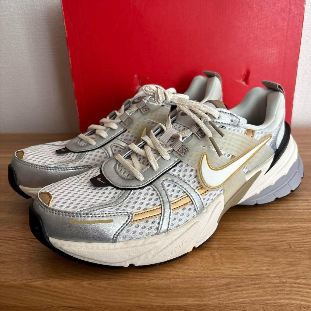 ナイキV2K NIKE V2K silver gold