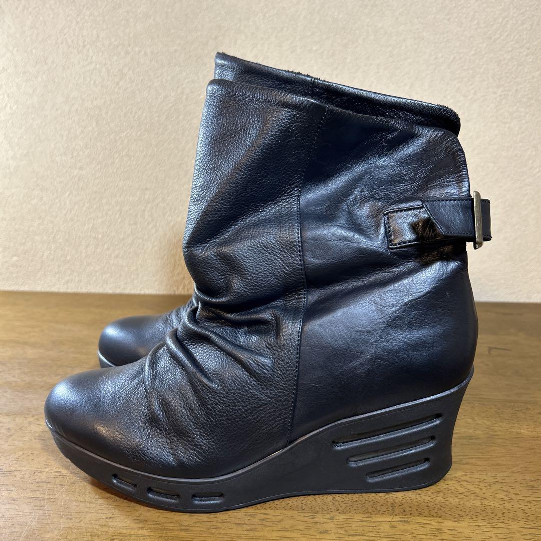 ADATTOCASAグレー スエード アンクルブーツ フェイクファー付き