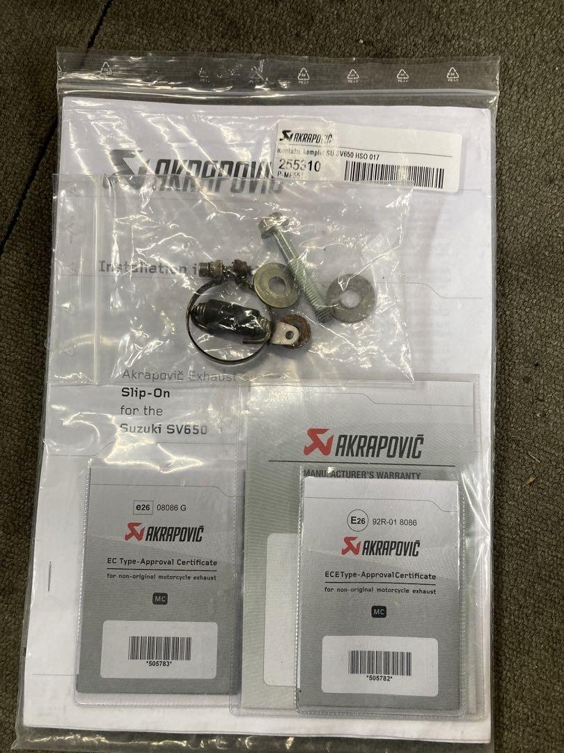 AKRAPOVIC アクラポビッチSV650・SV650X用カーボンサイレンサー