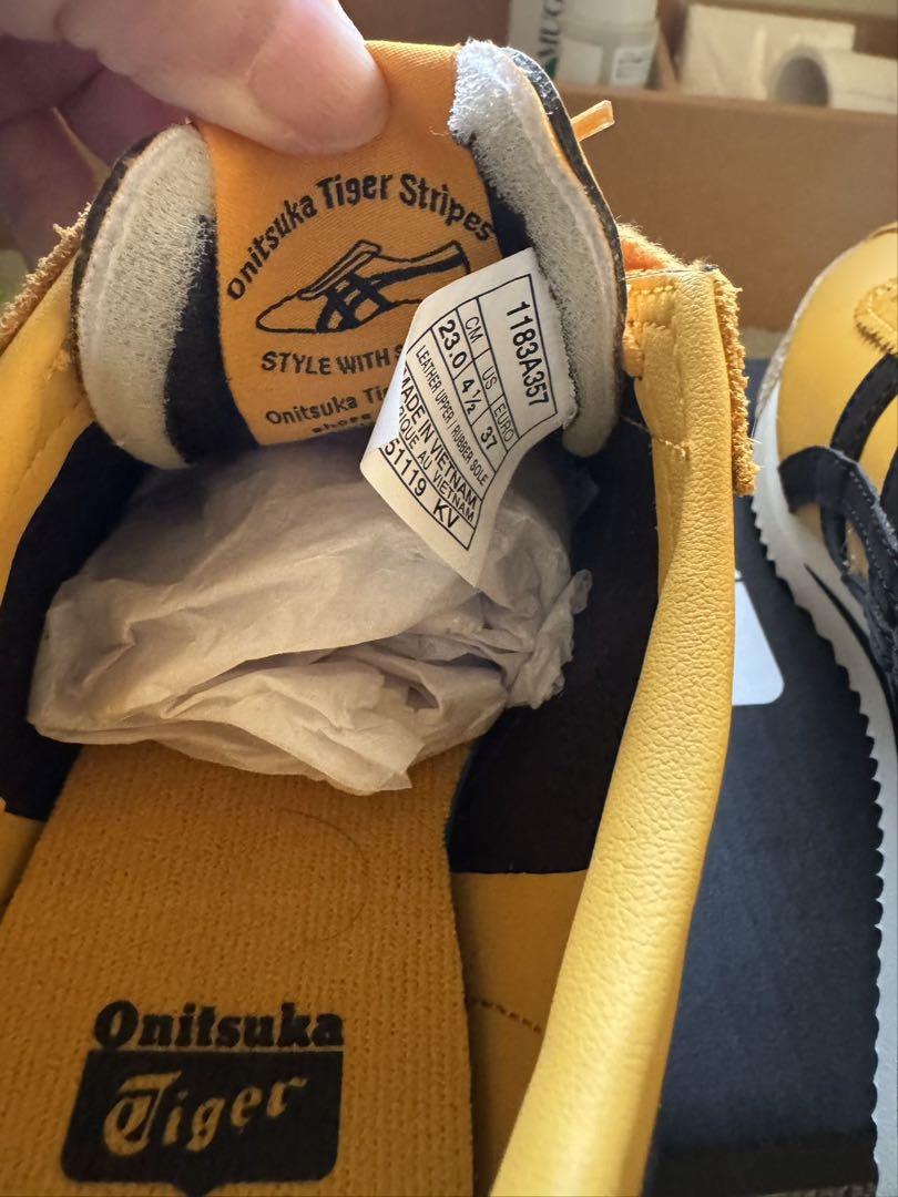 新品未使用Onitsuka Tiger Tiger Corsair 37サイズ 新品未使用Onitsuka Tiger Tiger Corsair 37サイズ