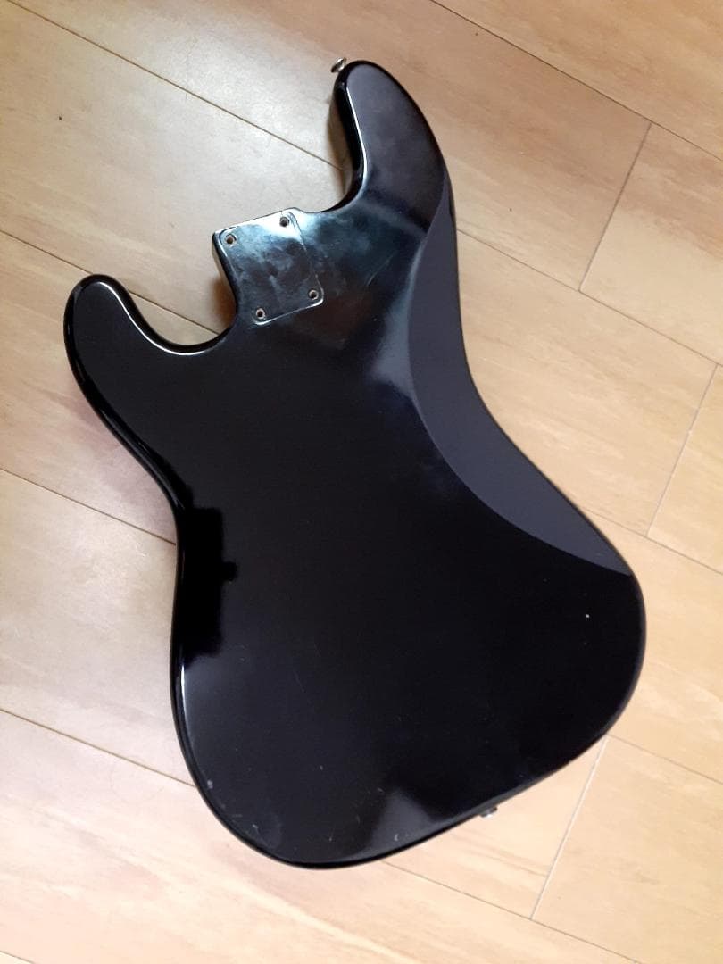 直立の GUITAR BASS PRECISION BODY ALDERAnalog Bass 持ち運びやすい