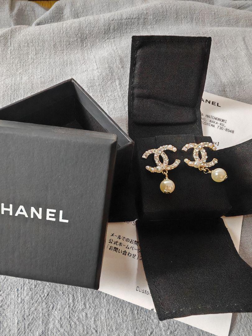 大人気【CHANEL】 CCロゴ パール & ストラス ピアス AB5737