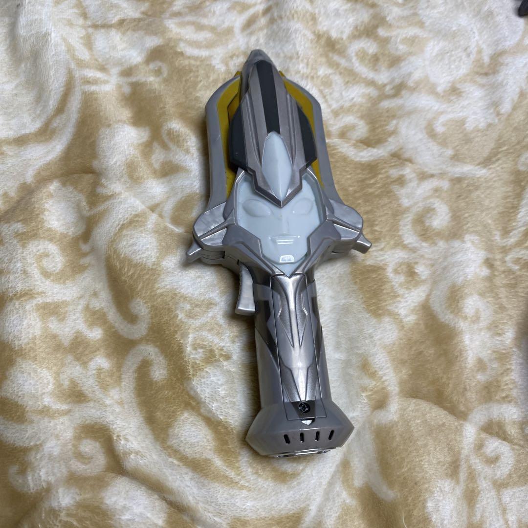 ウルトラマン 武器 シルバー/イエロー