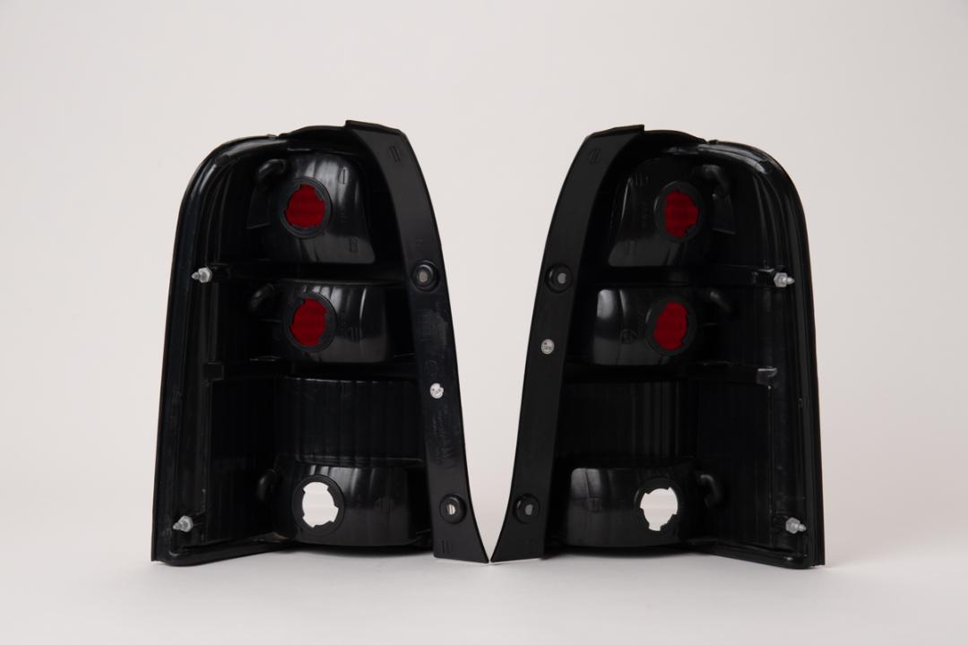 Ford Escape 2001-2007 レッドスモーク テールライト