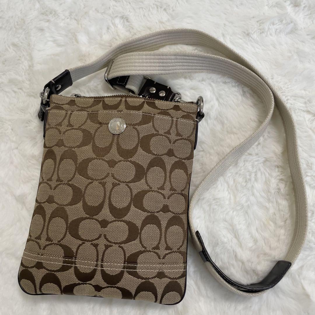 極美品 COACH コーチ ショルダーバッグ サコッシュ シグネチャ 斜め掛け 美品 コーチ COACH ショルダーバッグ サコッシュ 斜め掛け