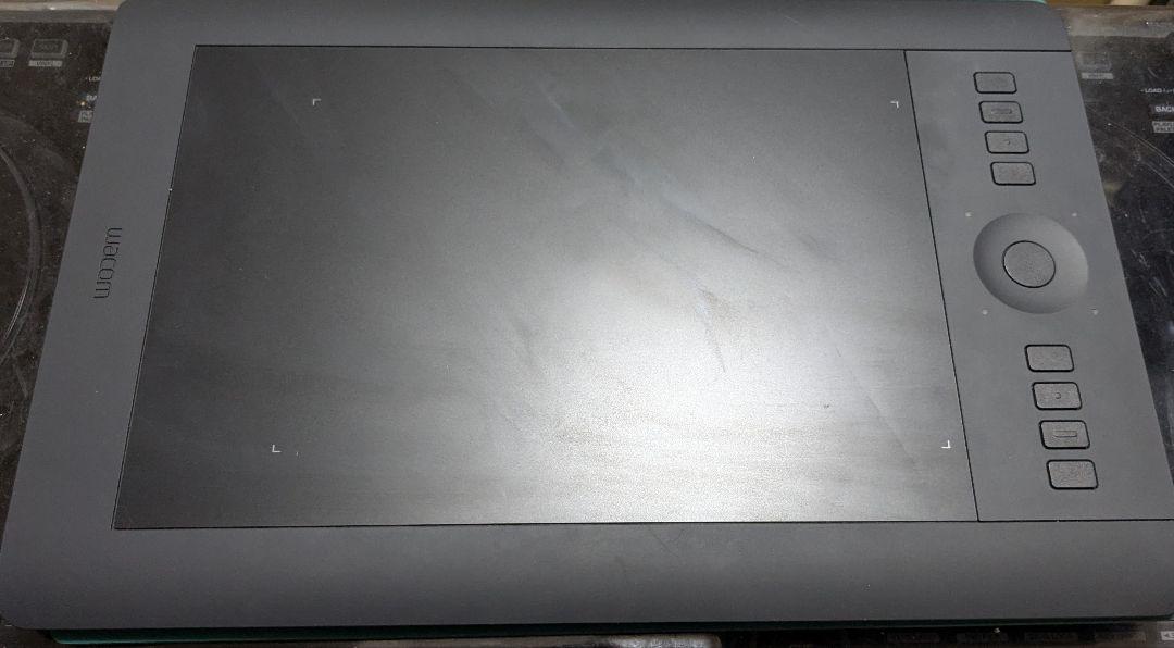 液タブ・ペンタブ Wacom Intuos Pro Medium PTH-651/K1 M Amazon.com: Wacom Intuos Pro Pen and Touch Tablet, Medium
