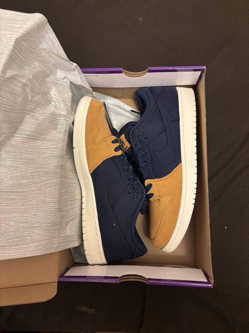 NikeSBDunkLowDesert OchreandMidnightNavy