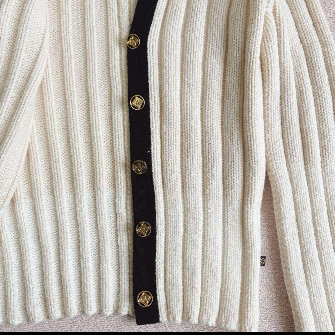 【美品】LOUIS VUITTON 金ボタン　カシミヤ混カーディガン　白色537 美品】LOUIS VUITTON 金ボタン カシミヤ混カーディガン 白色537
