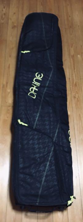ダカイン スノーボードバック キャスター付き 新品のキーロック付き DAKINE