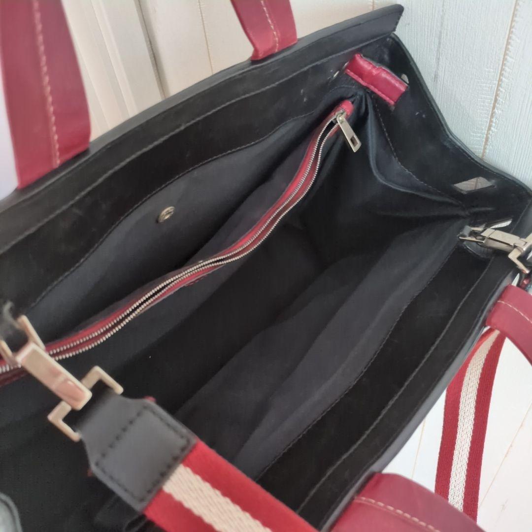 BALLY ハンドバッグ Wポケット Bロゴ レザー 赤 黒 BALLY ハンドバッグ Wポケット Bロゴ レザー 赤 黒 バリートート バッグ