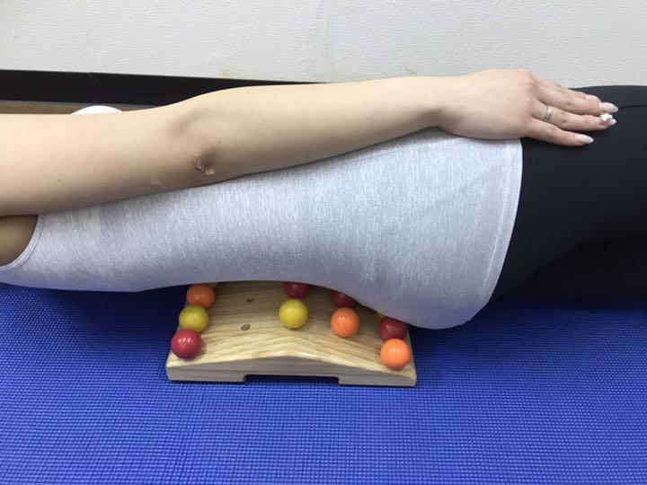 腰マッサージ器ツボ押し