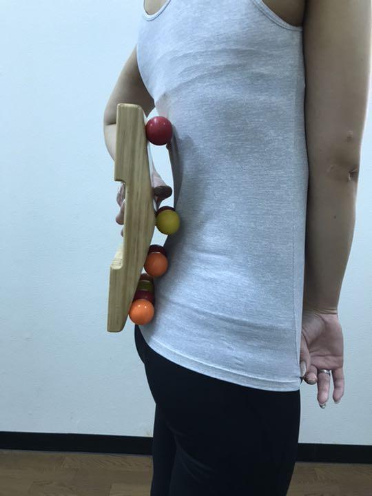 腰マッサージ器ツボ押し