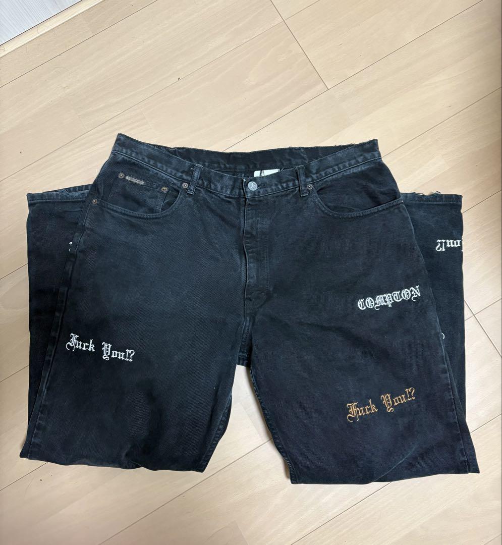 COMPTON FUCK YOU!?　ブラックジーンズ　BUTTSTAINパンツ