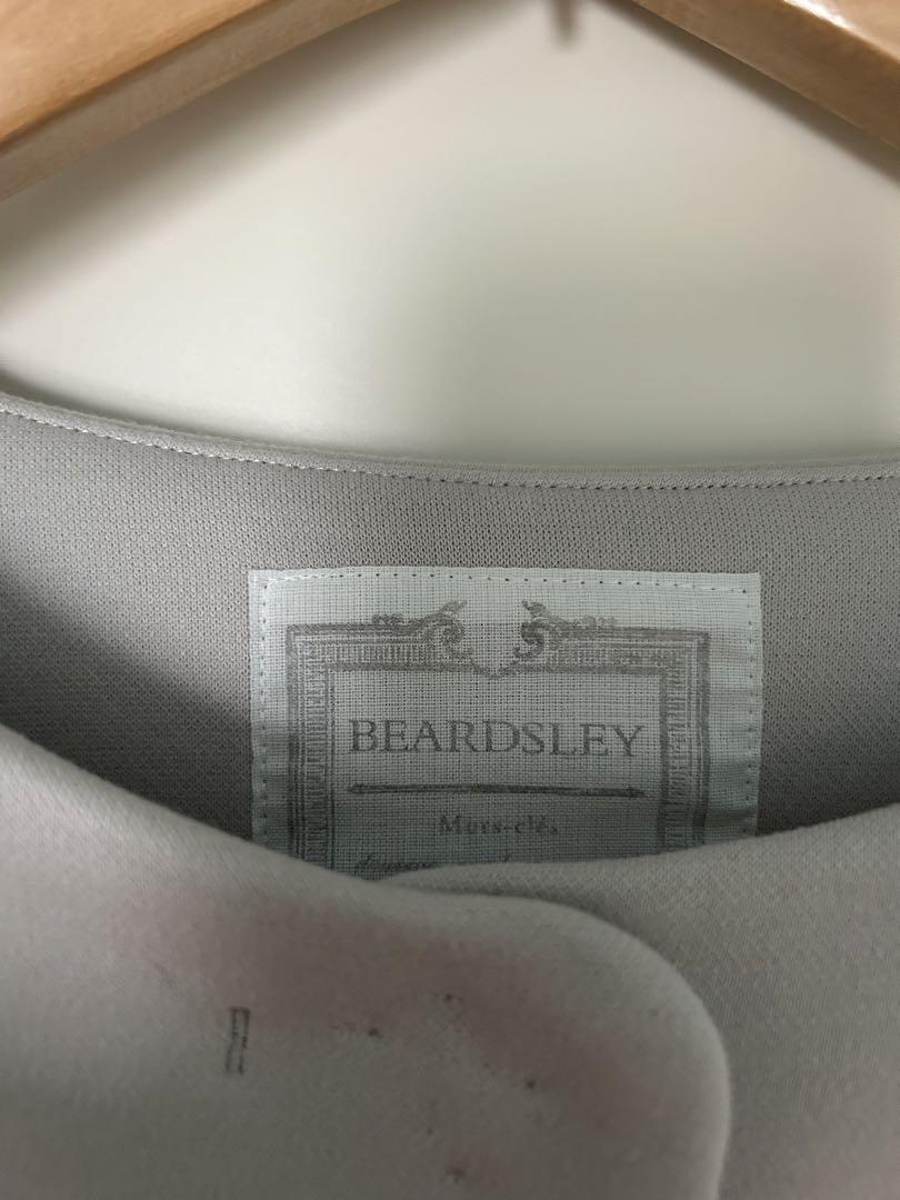 未使用品BEARDSLEY  後ろぷっくりウールショートコート