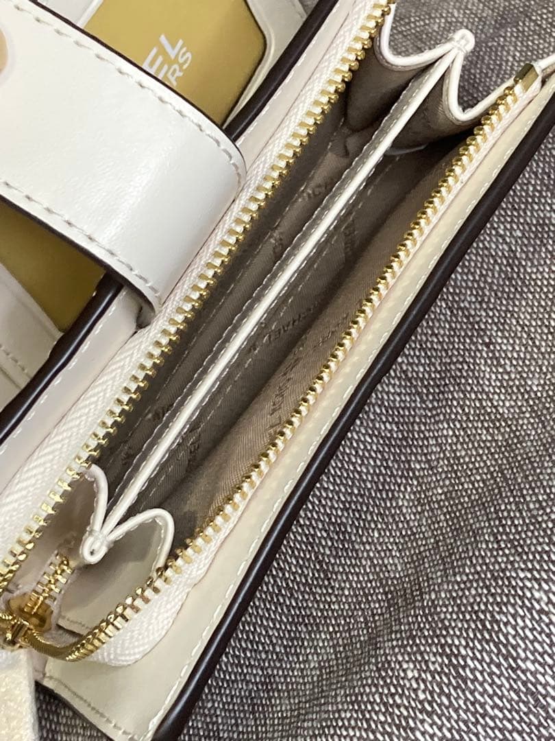 【限定値下げ】マイケルコース折財布 (新品)